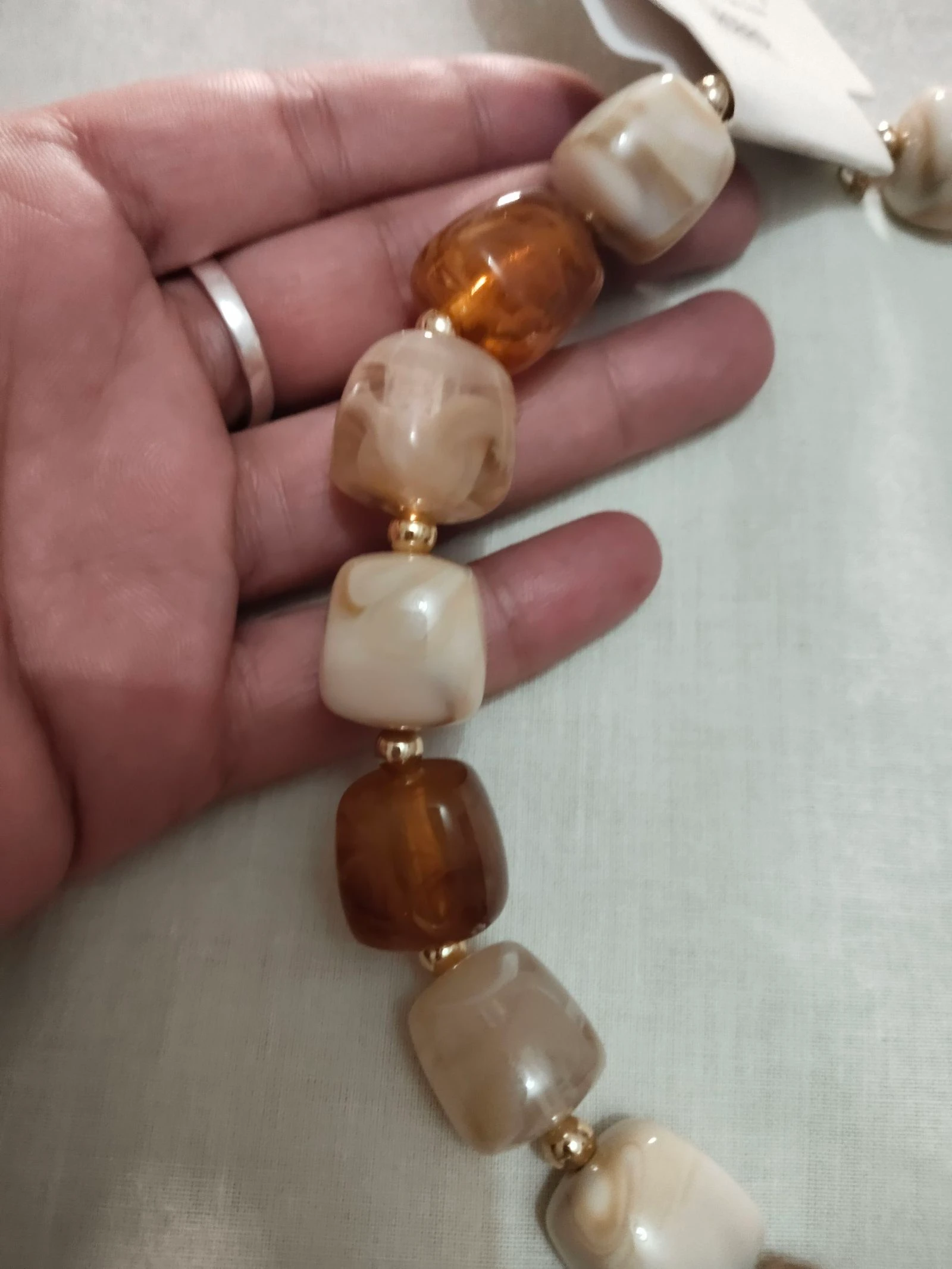 Collier aux tons beige et ambre – photo 5